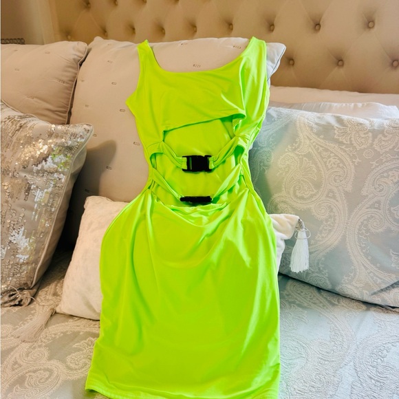 PrettyLittleThing Yellow Bodycon Mini Dress Scoop Neck Sleeveless - Picture 2 of 7